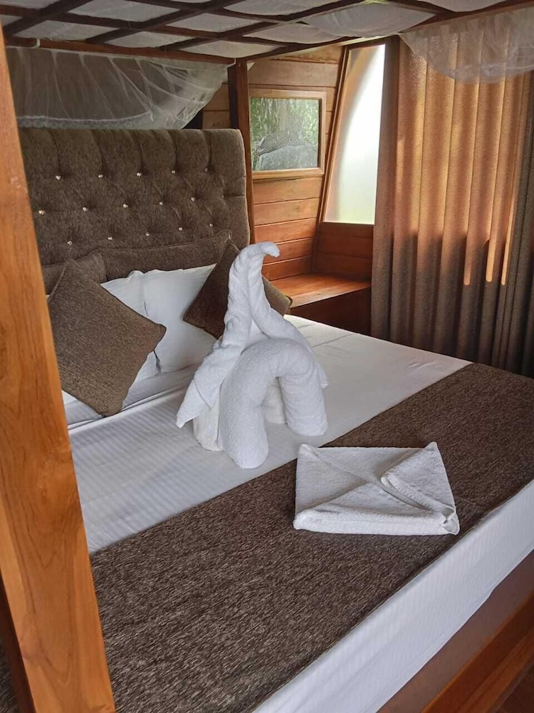 Tree Nest, King Bed, Queen Bed