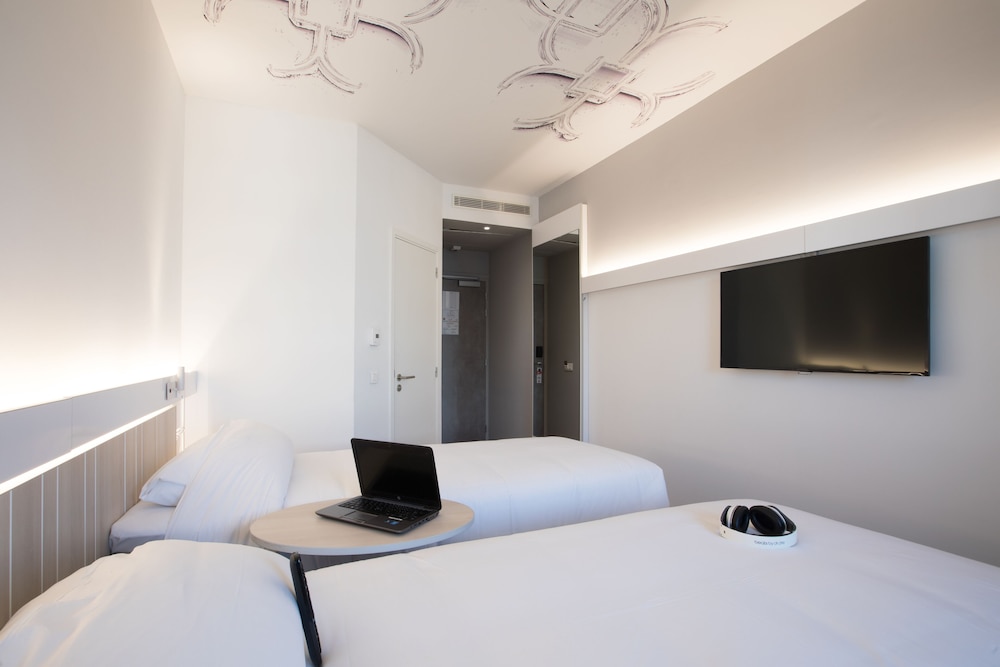 Ibis Casablanca Abdelmoumen 41/69