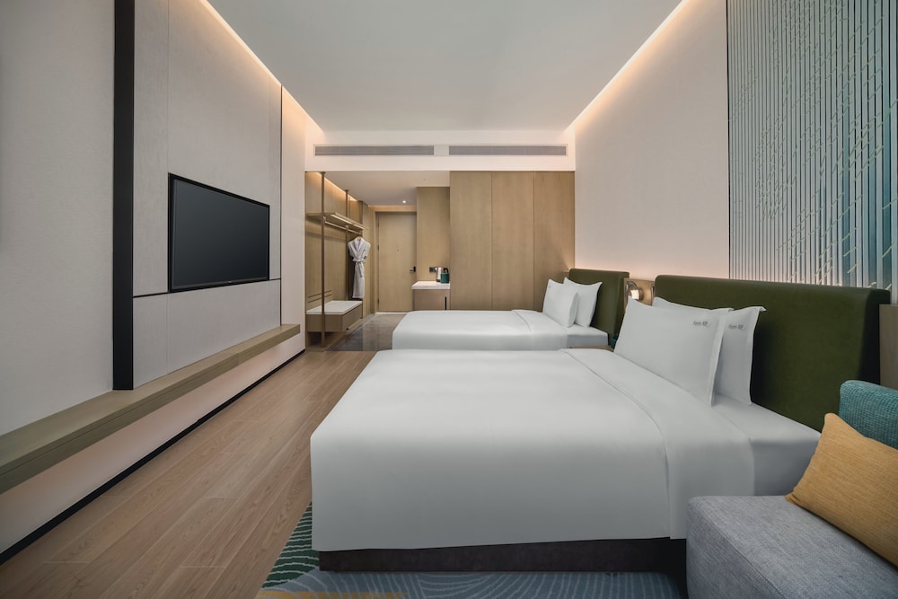 غرفة قياسية بسريرين مزدوجين، Holiday Inn Wuhan Tianhe Airport by IHG 1/2