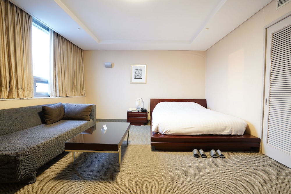 Gumi Century Hotel 23/50