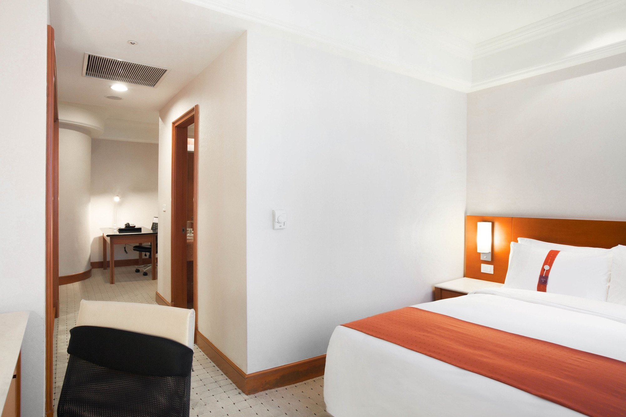 DELUXE, DOUBLE BED