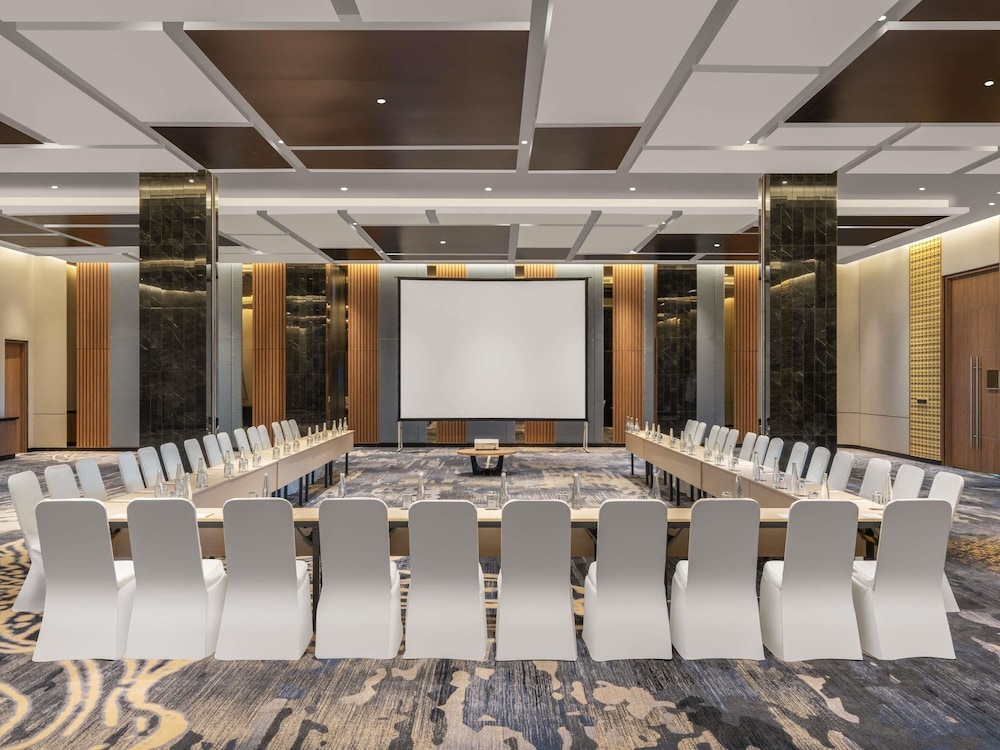 Grand Mercure Batam Centre 47/57
