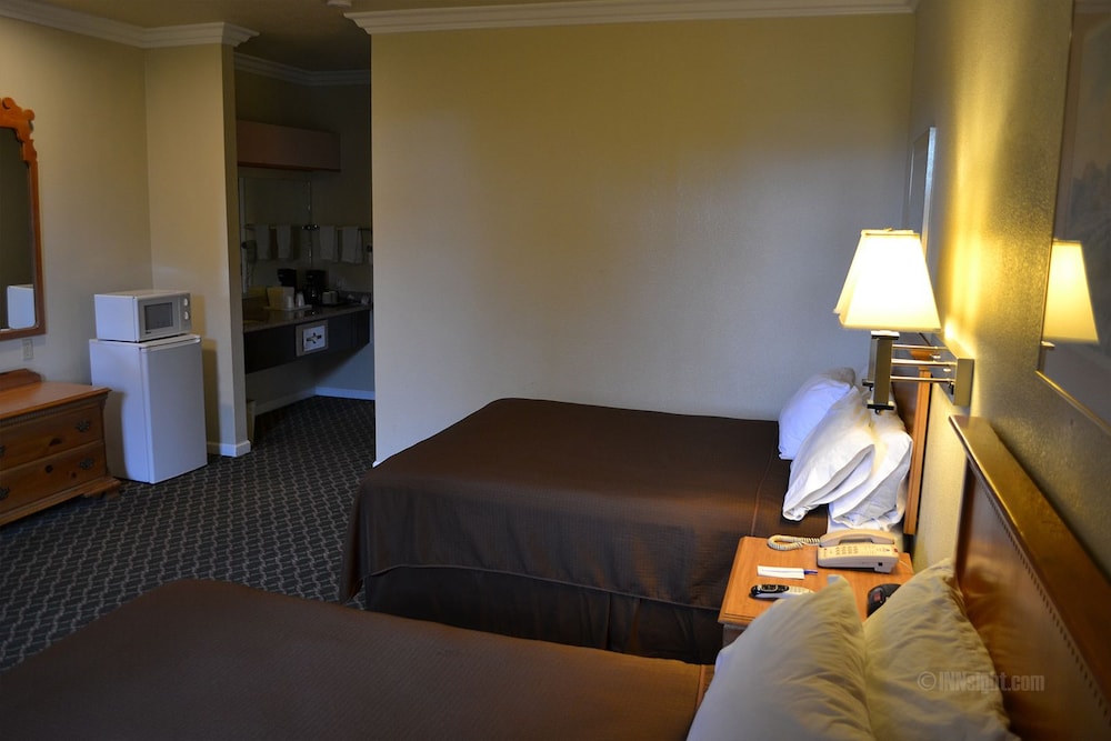 The Miramar Inn and Suites 18/50