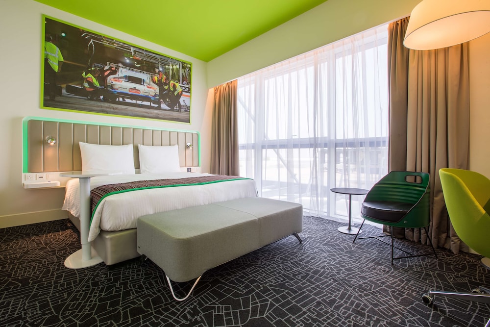 Park Inn By Radisson Dubai Motor City 24/76