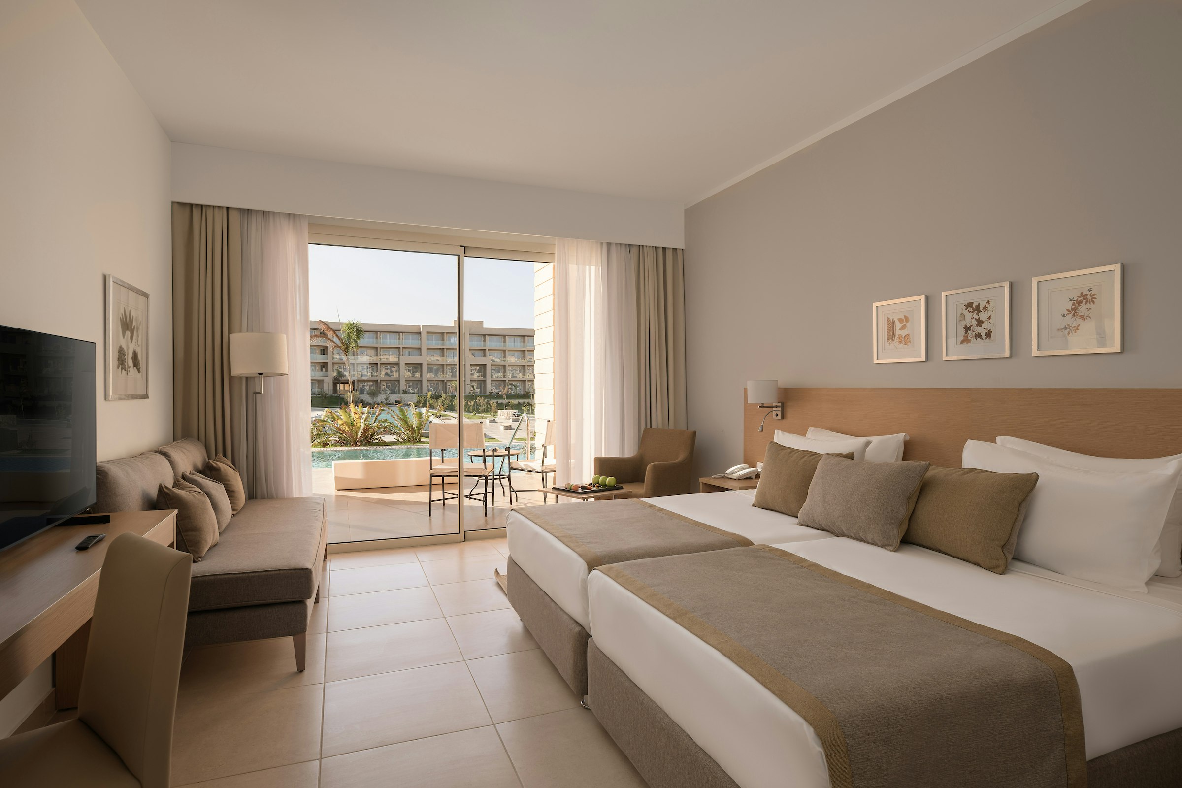 Swim Up, Deluxe, Family, Double or Twin Bed