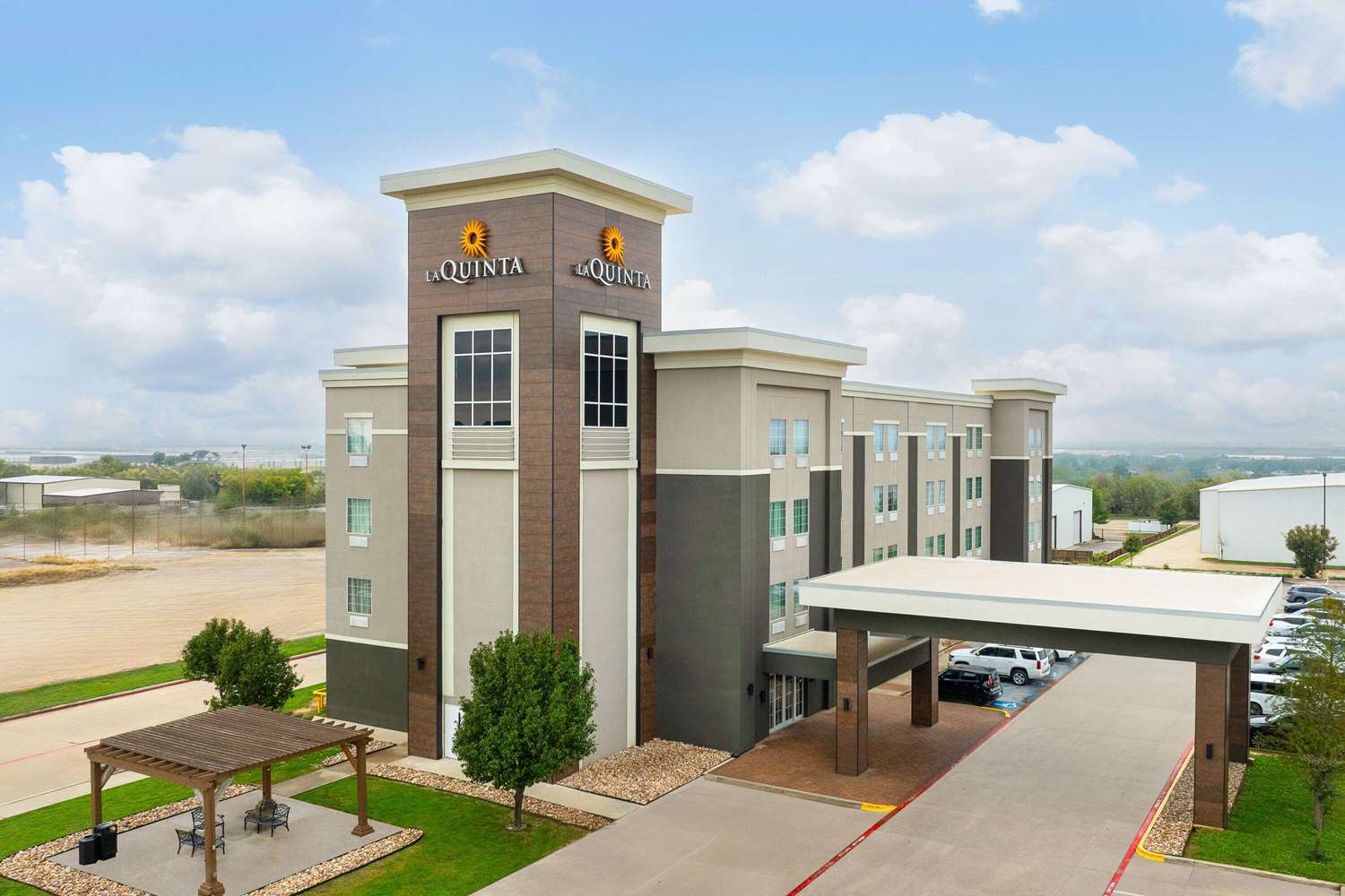 La Quinta Inn & Suites by Wyndham Denton - University Drive 2/41