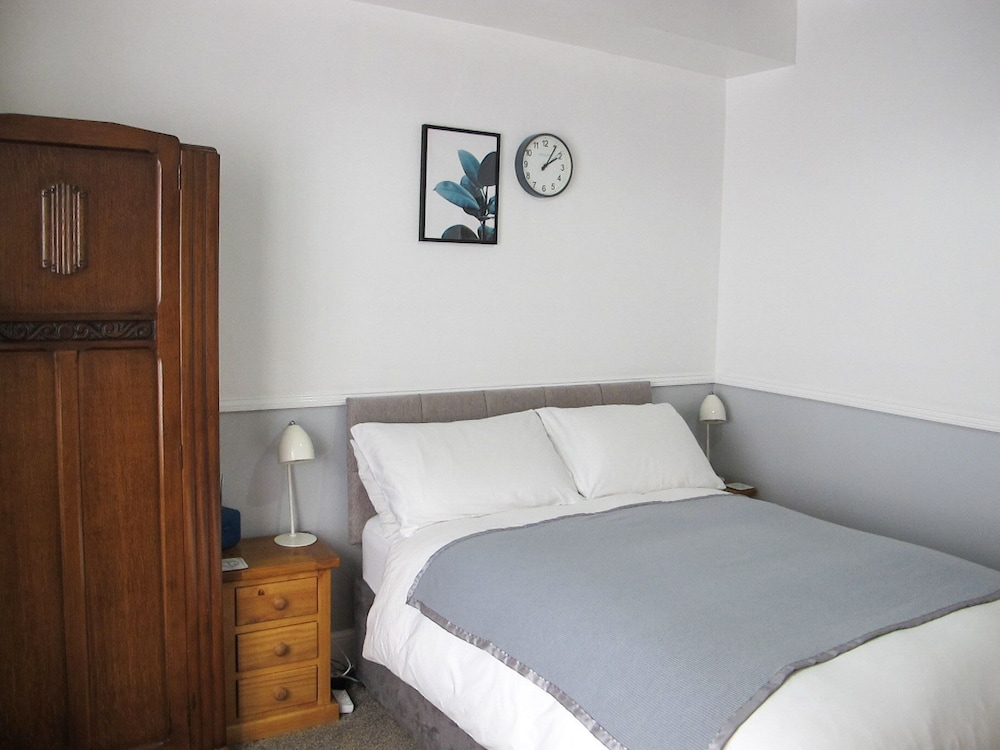 Melcombe Villa Guesthouse 2/24