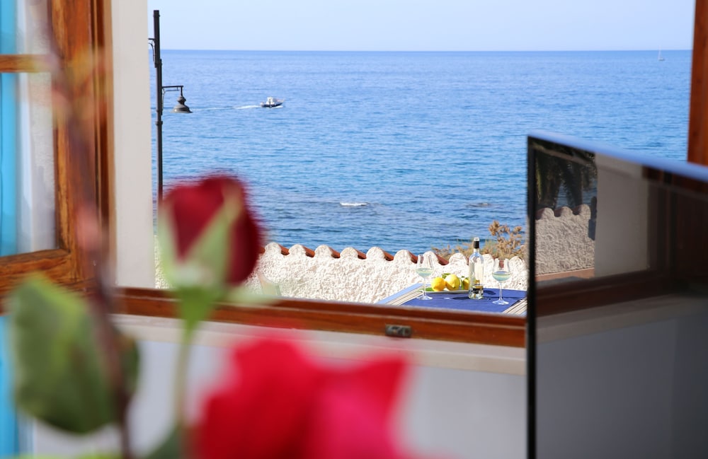 Meli Hotel 8/46