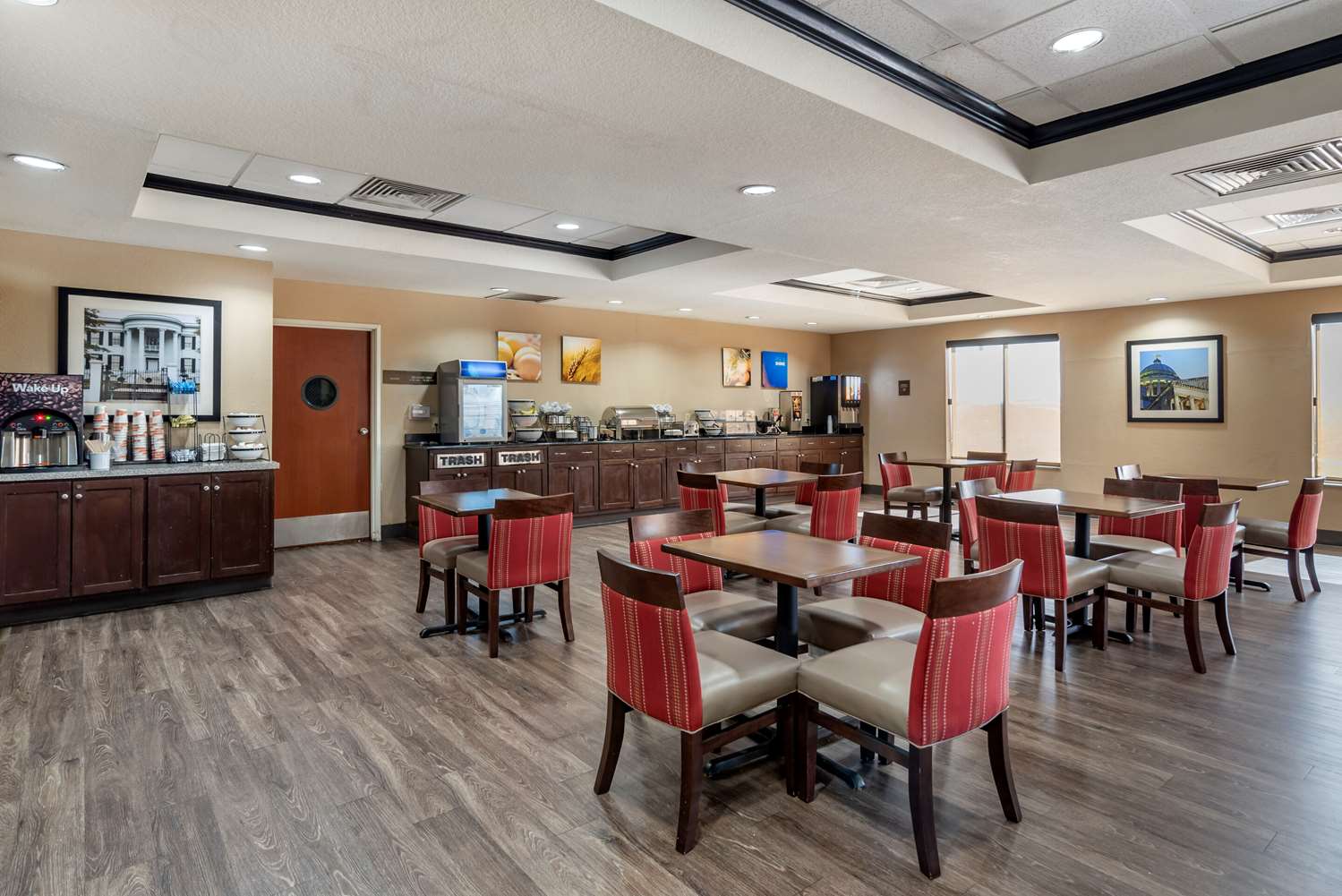 Comfort Inn & Suites Clinton - Jackson West 23/26