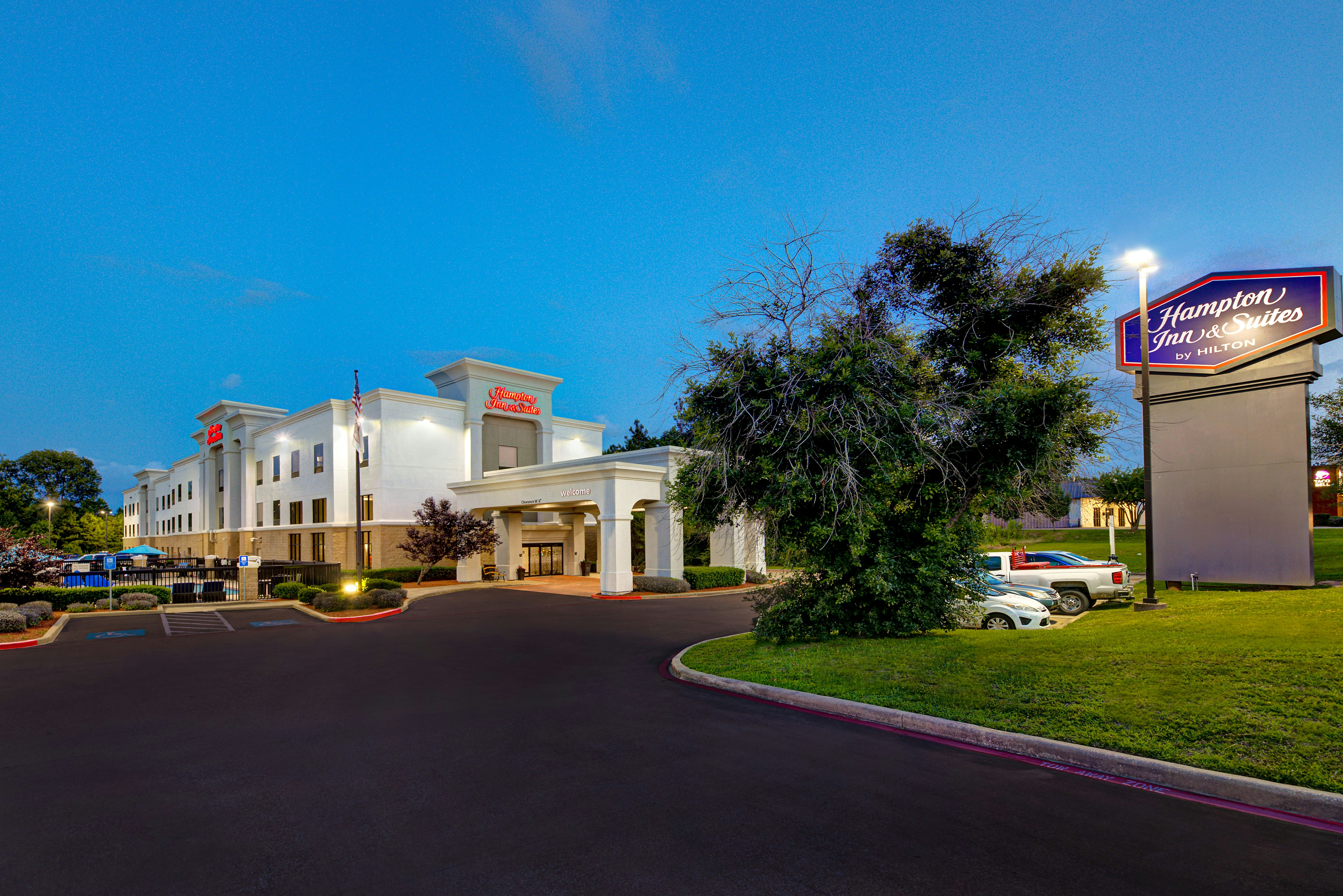Hampton Inn Suites Nacogdoches 42/46