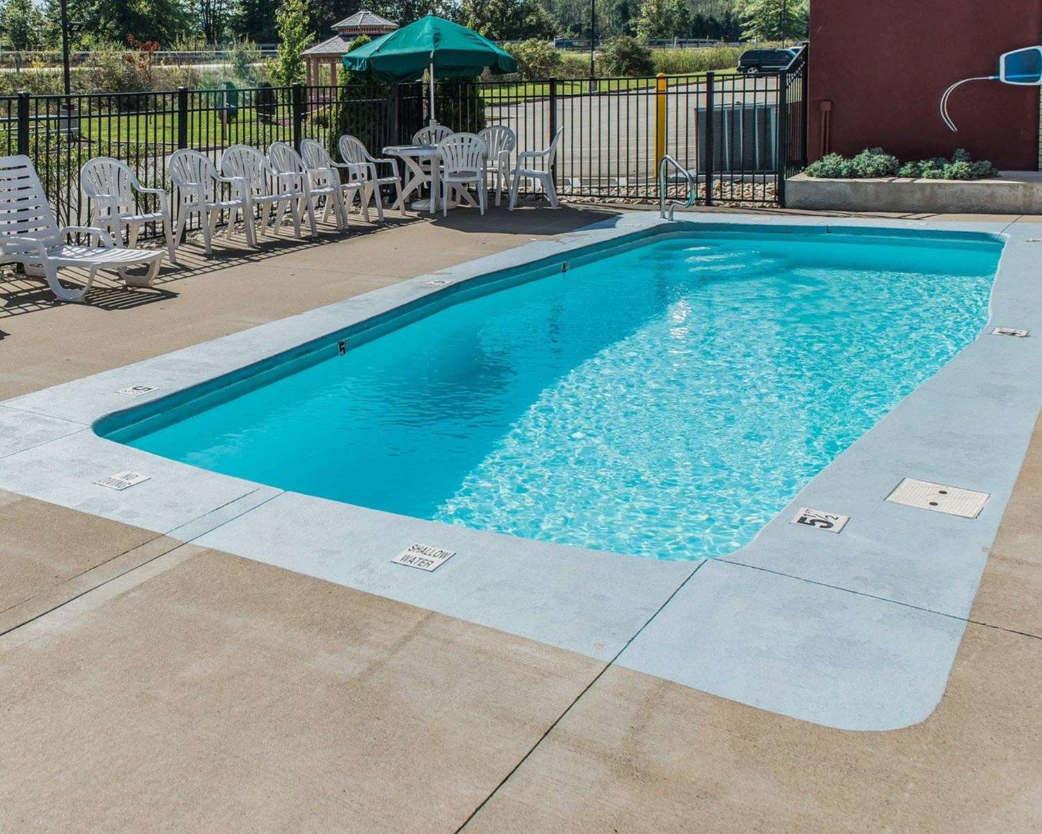 Quality Inn Belle Vernon, PA 17/24