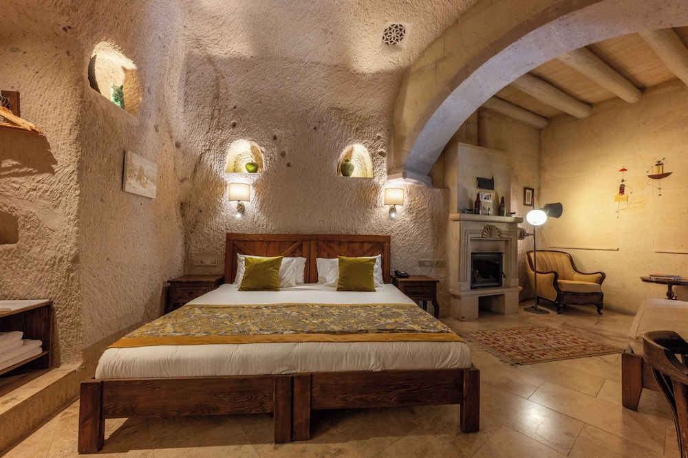 Peristyle Cave Cappadocia 17/49