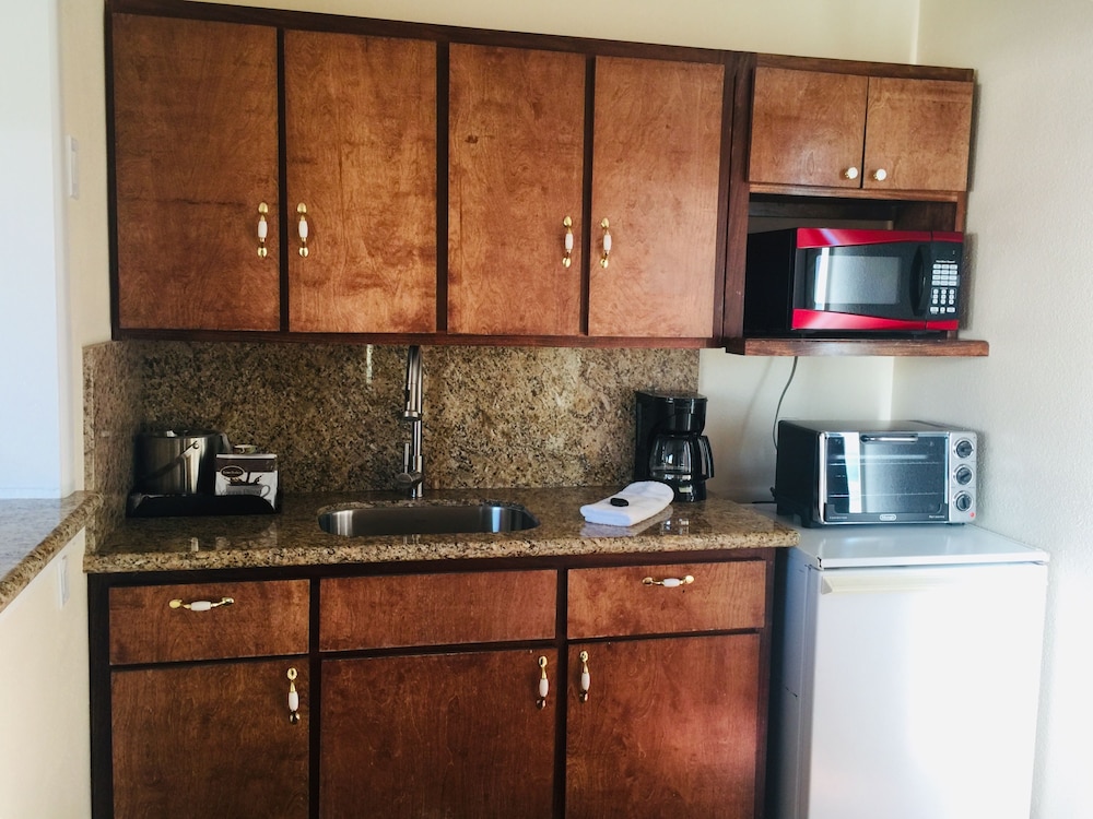 DOLPHIN COVE MOTEL 69/69