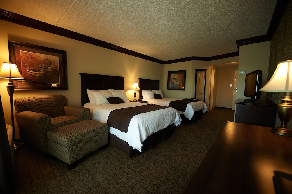 غرفة أساسية بسريرين مزدوجين، Fourwinds Lakeside Inn Marina 2/7