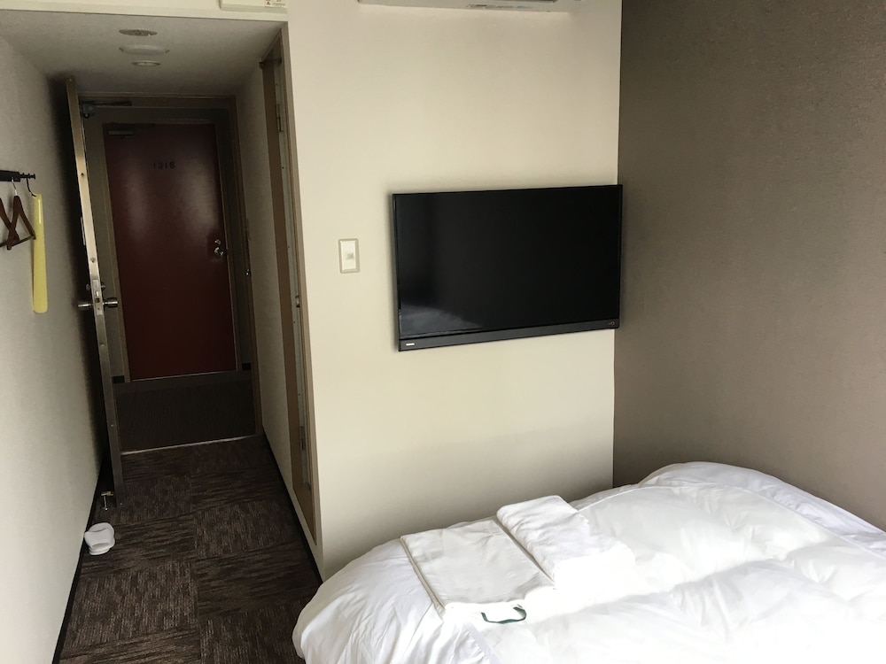 SEMI ROOM, SEMI DOUBLE BED