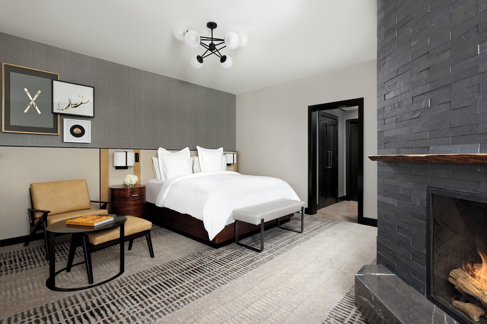 1 Bedroom, Suite, King Bed, Four Seasons Resort and Residences Vail 3/4