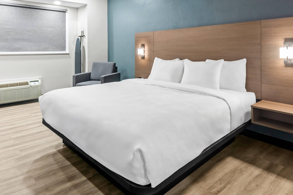ROOM, KING BED, ACCESSIBLE