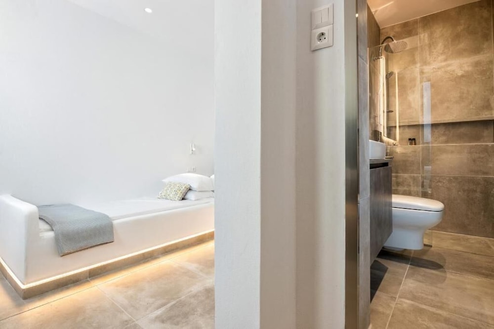 Deluxe, Twin Beds, Pelican Paros 3/3