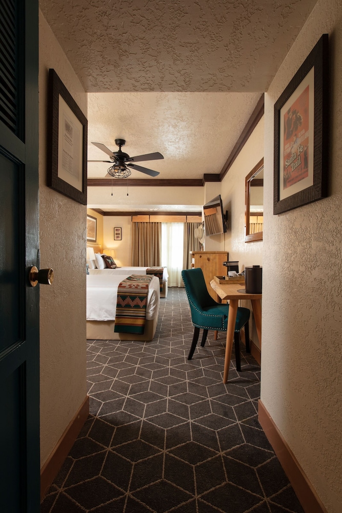 El Rancho Hotel 44/68