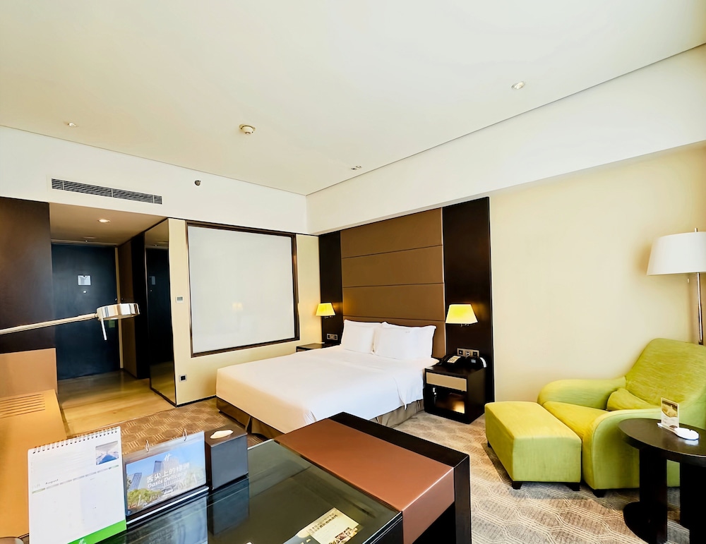 Standard, King Bed, Middle Floor، Holiday Inn Nantong Oasis International 4/10