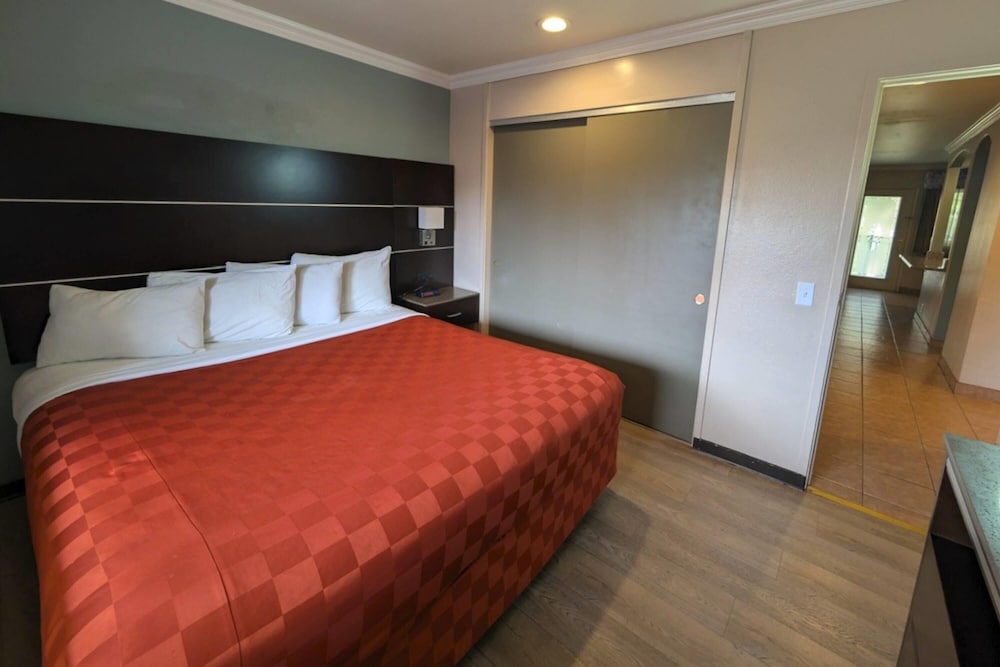 Olive Tree Inn & Suites, a Howard Johnson by Wyndham 20/72