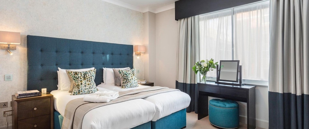 1 Bedroom, Executive, Apartment, King Bed, Street View