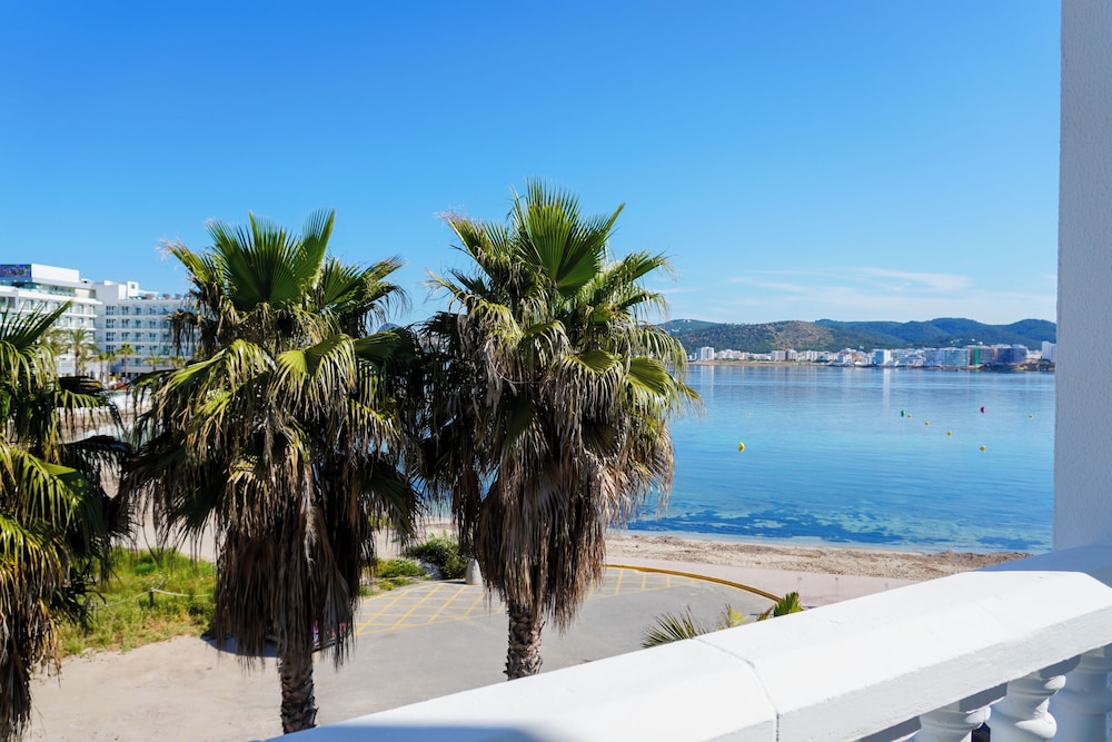 Beach Star Ibiza Hotel 74/78
