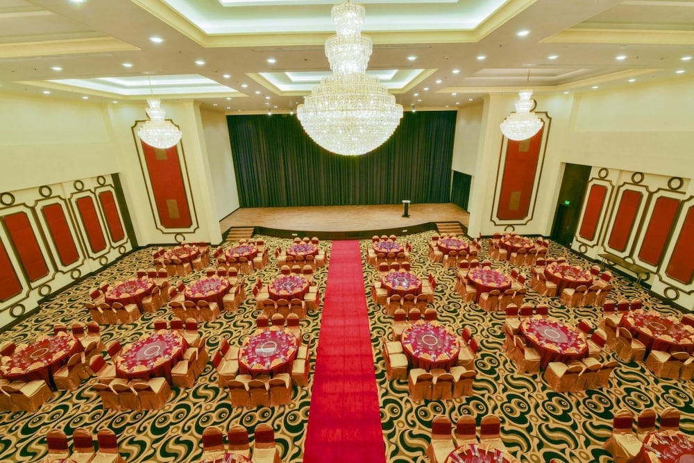 Aristo International Hotel 25/53
