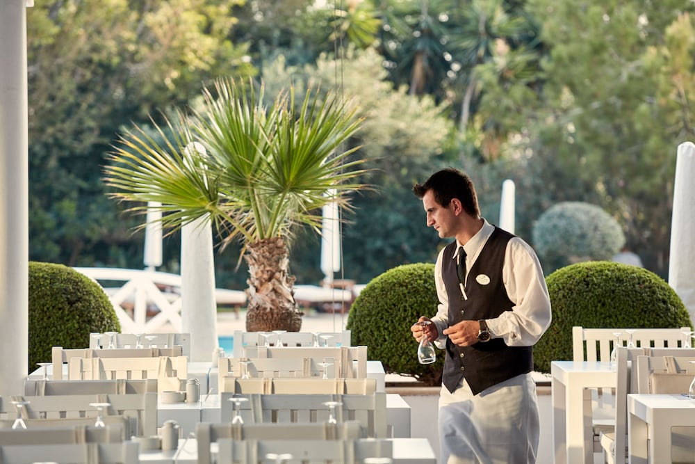 Grecian Park Hotel 12/75