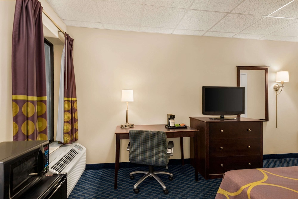 Super 8 By Wyndham Liverpool Syracuse North Airport 18/24