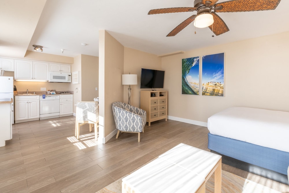 Southern California Beach Club 34/73