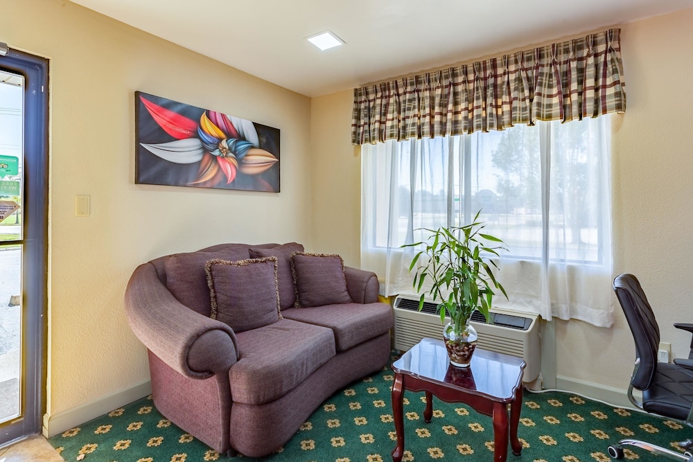 Econo Lodge Ripley 25/30