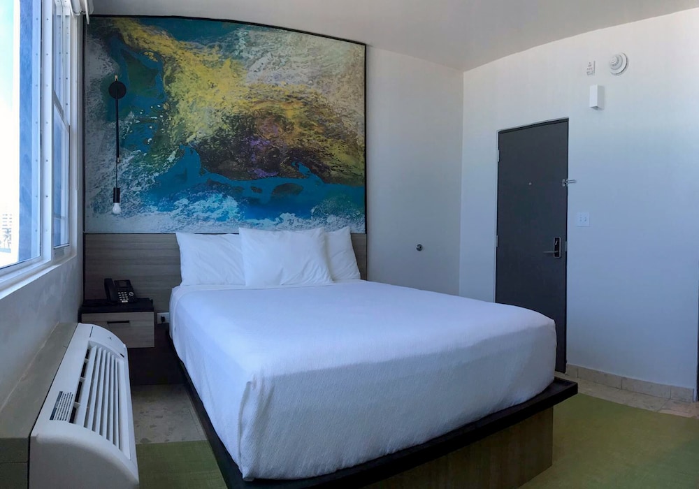The Tryst Beachfront Hotel 15/50