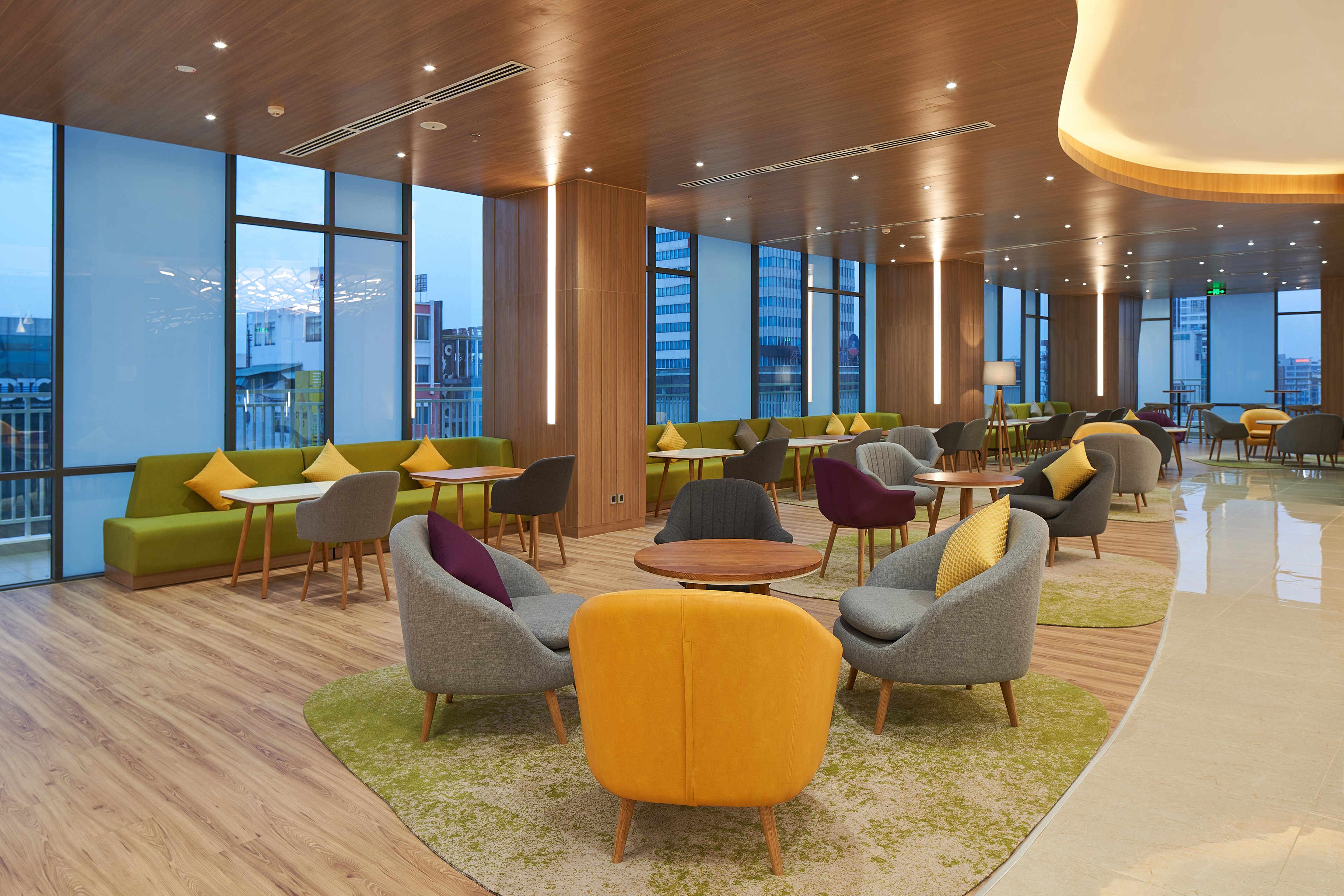 Holiday Inn & Suites Saigon Airport 26/50