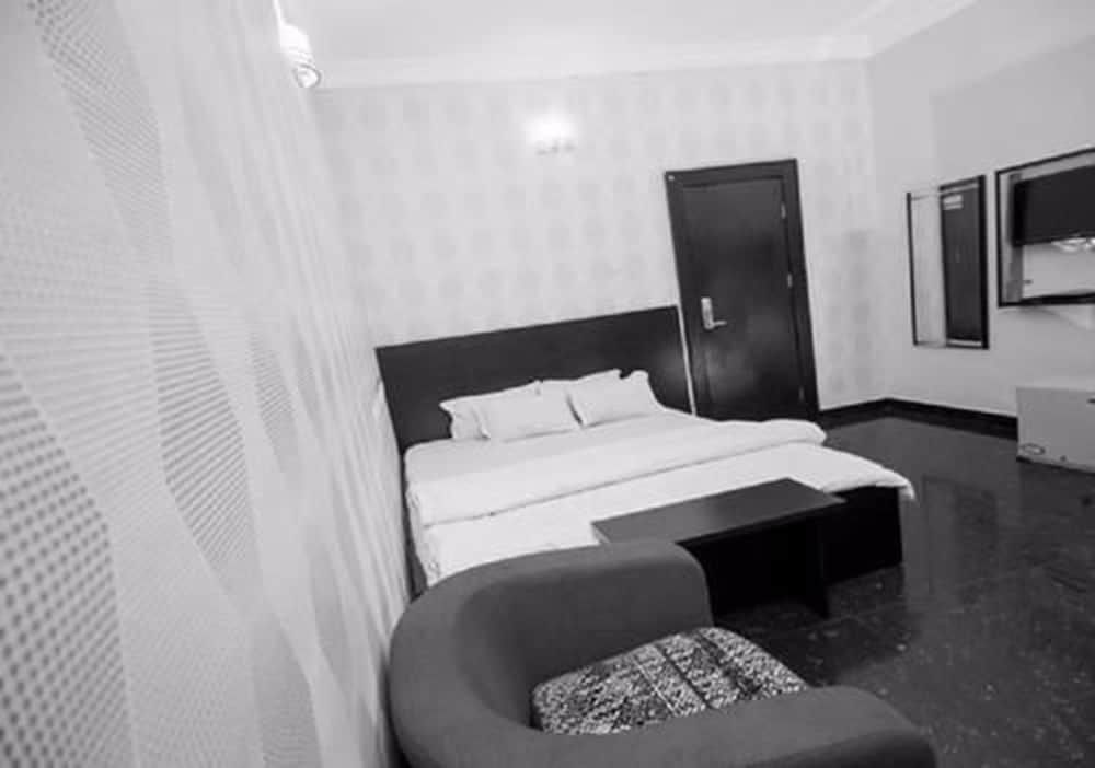 Grace Manor Hotels And Suites 20/23
