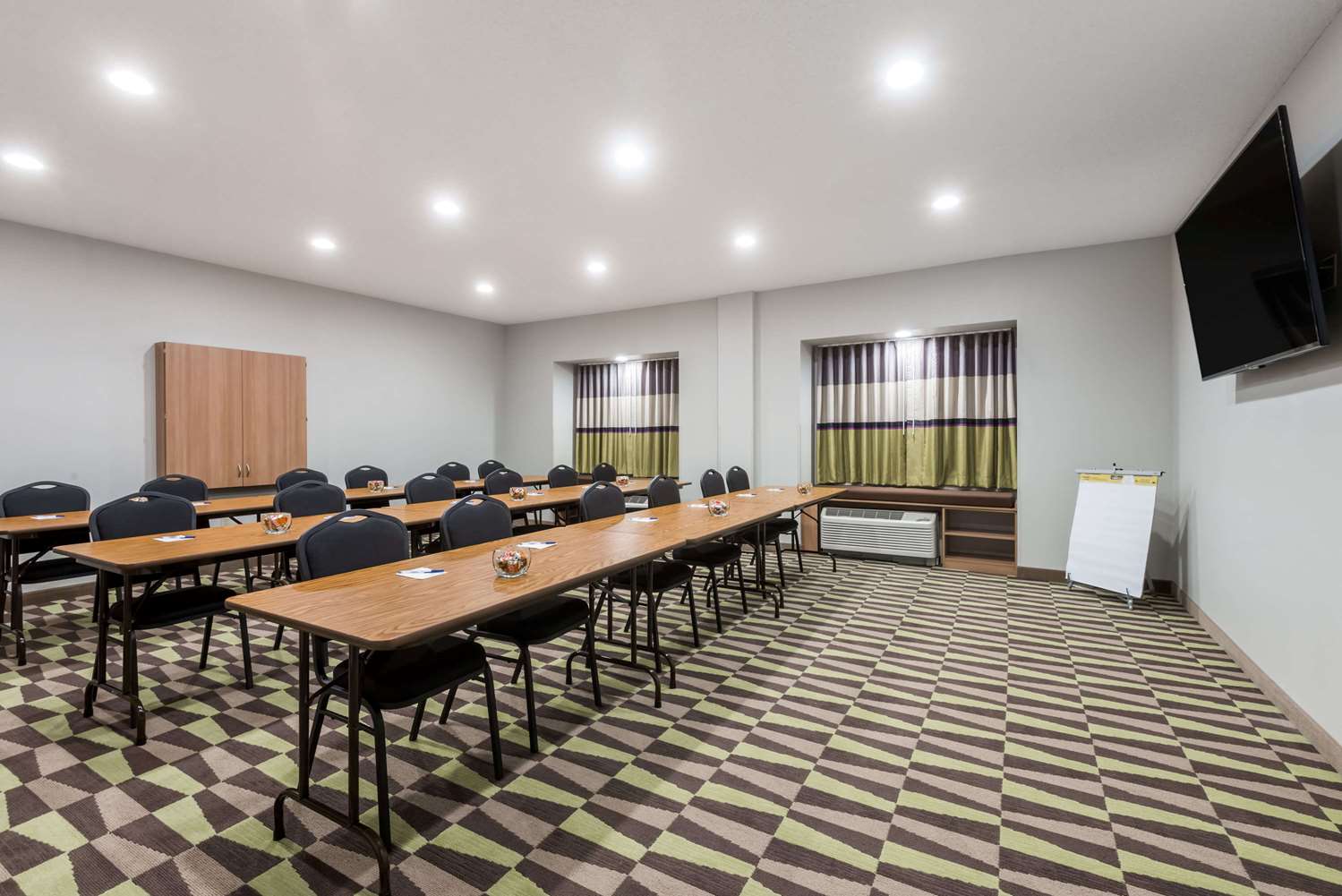 Microtel Inn And Suites By Wyndham New Martinsville 25/29