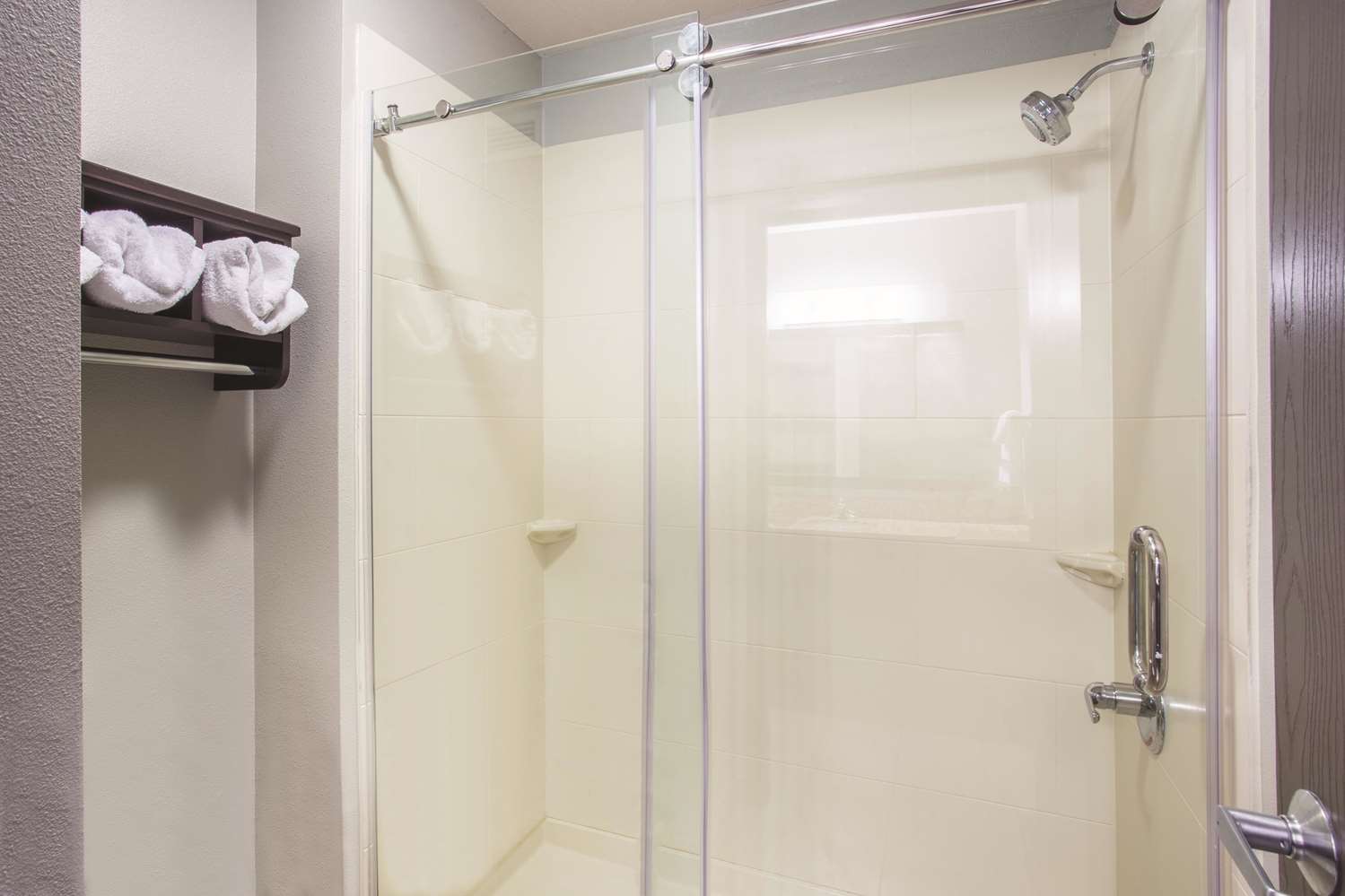La Quinta Inn and Suites by Wyndham O Fallon, IL - St. Louis 36/37