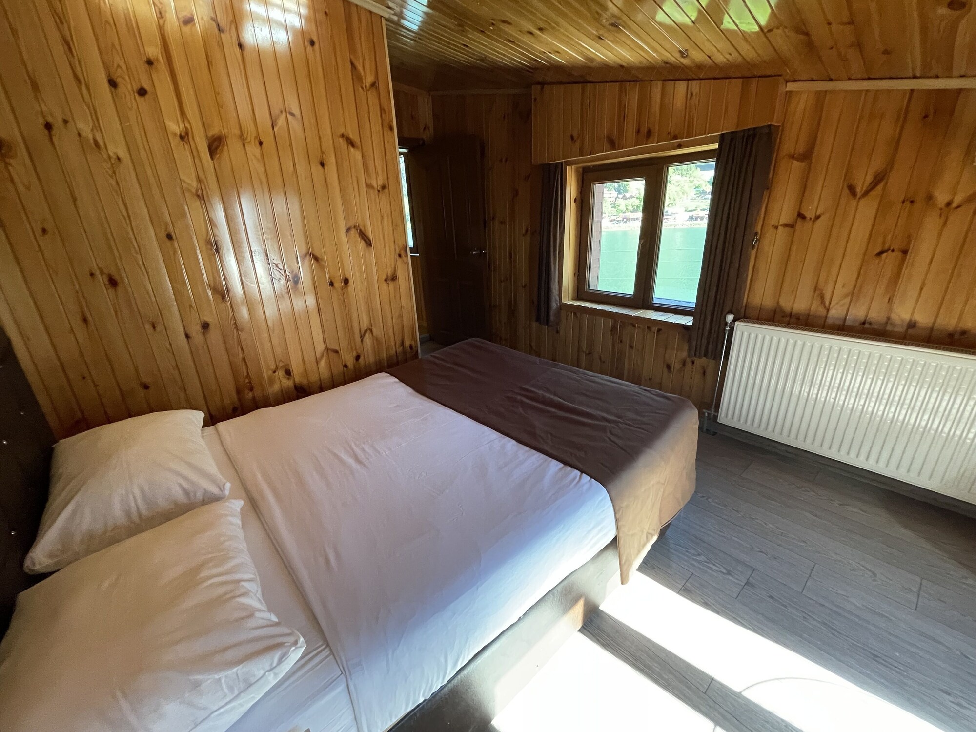CLASSIC, DOUBLE BED, LAKE VIEW