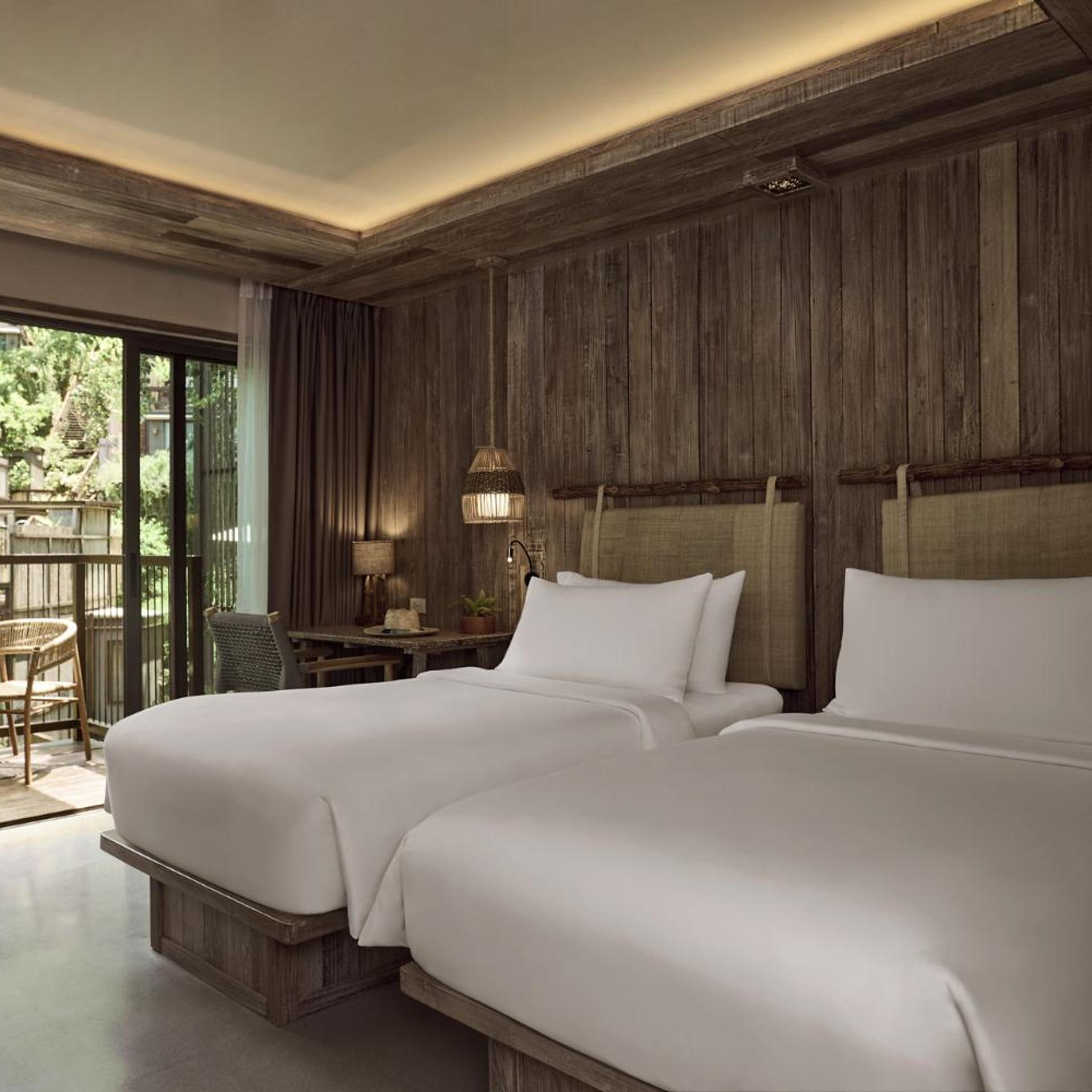 2 Bedrooms, Suite, Twin Beds, King Bed, Garden View