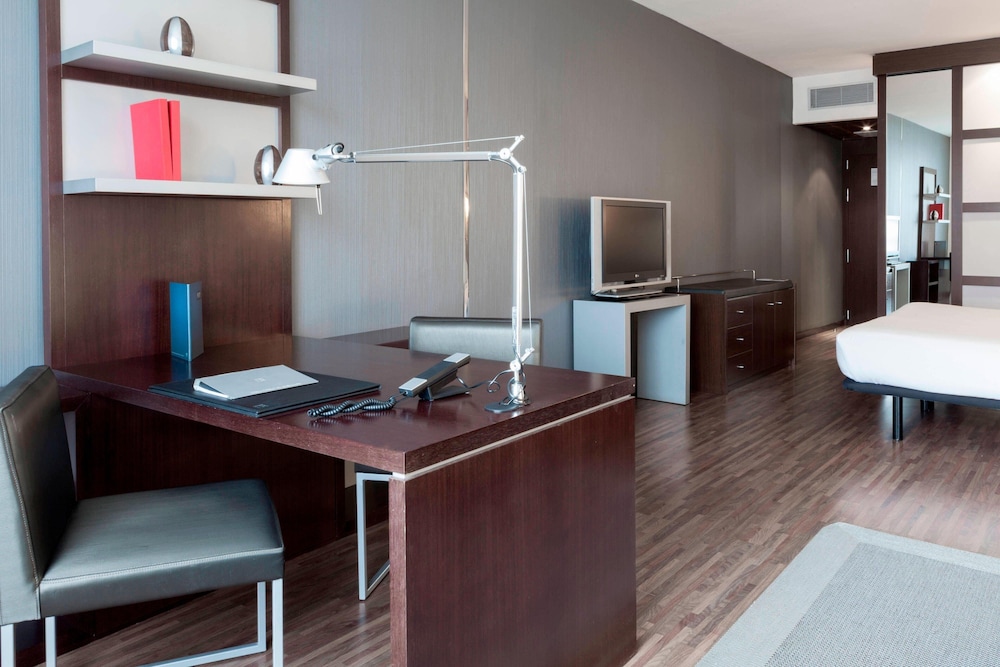 AC Hotel by Marriott Madrid Airport 32/45