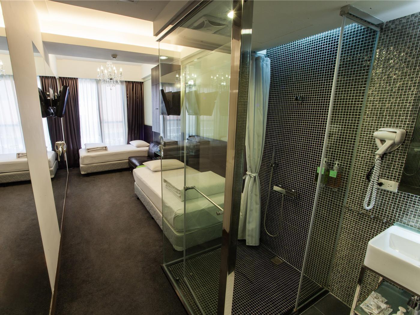 ROOM, TWIN BEDS