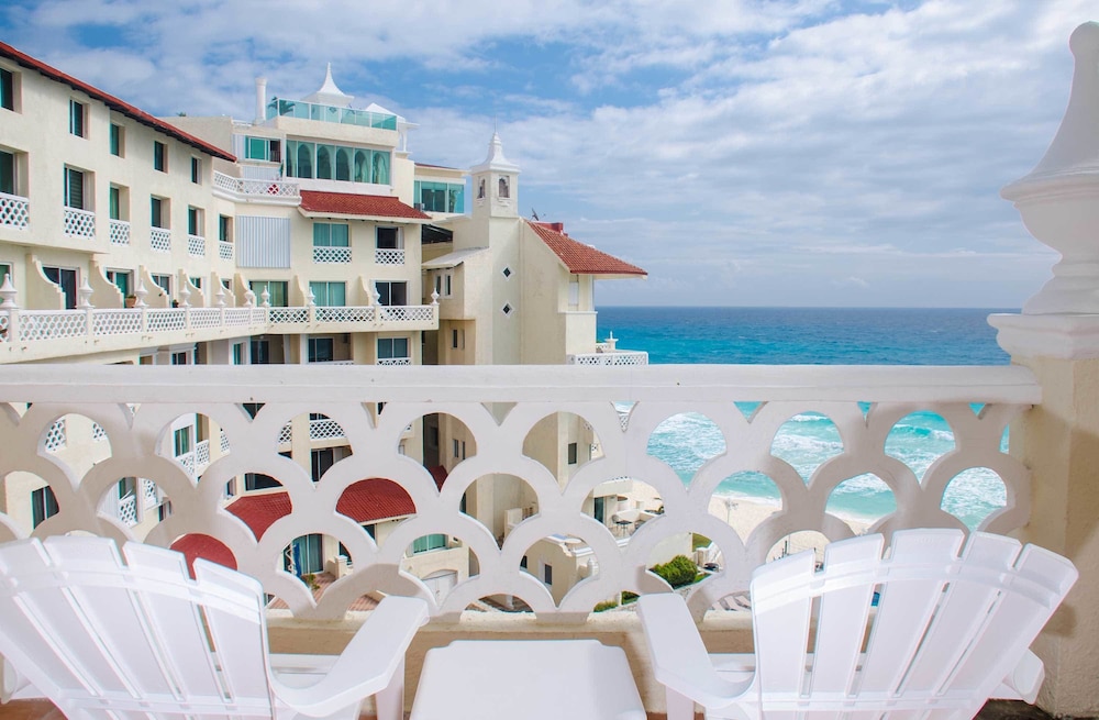 Bsea Cancun Plaza Hotel in CANCUN
