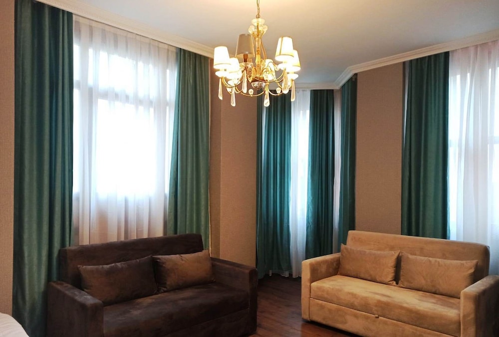 VALIDE HOTEL 36/53