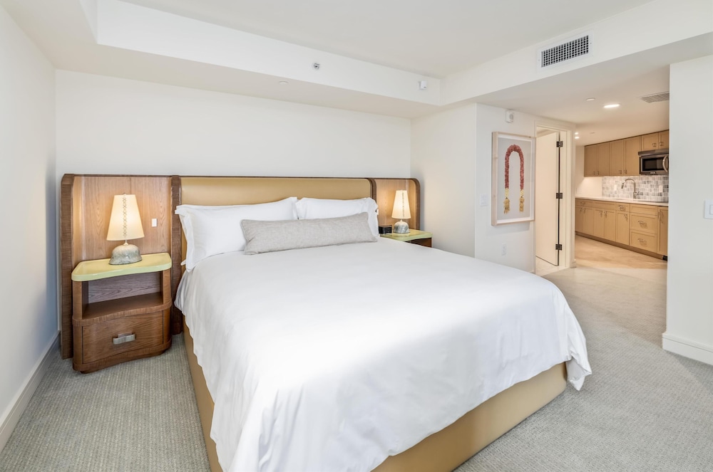 RENOVATED, DELUXE, LUXURY, KING BED, PARTIAL OCEAN VIEW