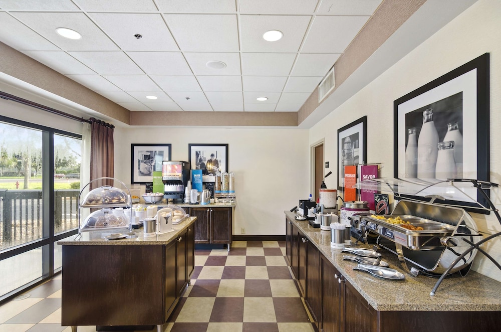 Hampton Inn Mount Dora 26/33