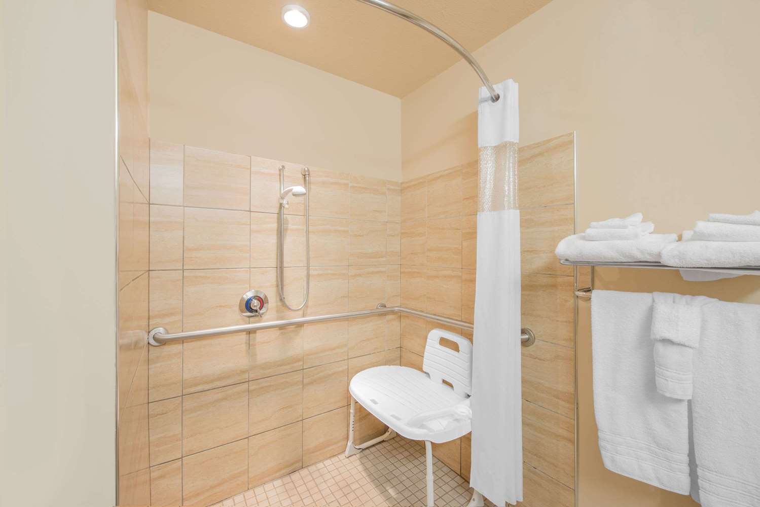 Microtel Inn Suites By Wyndham Quincy 12/12