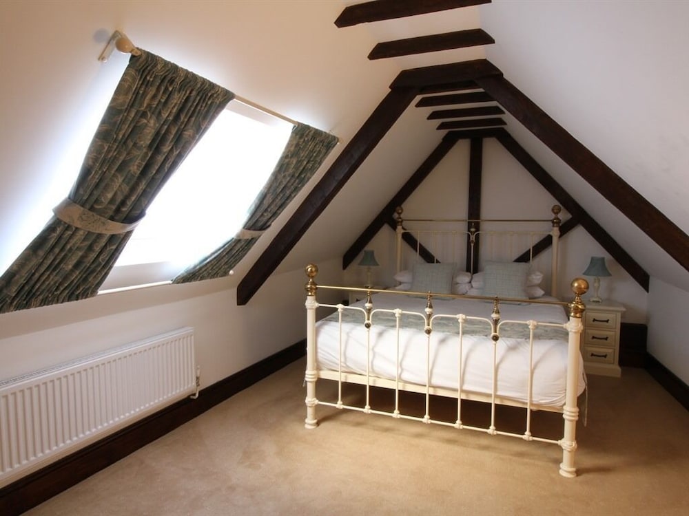 The Pilgrims Hotel 24/50