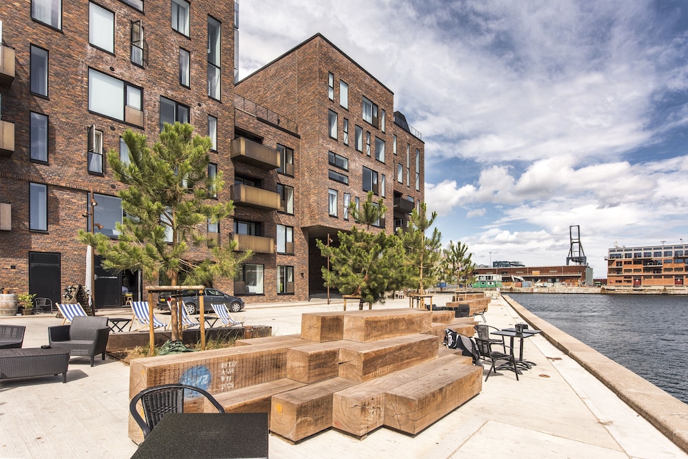 Stay Seaport 40/46