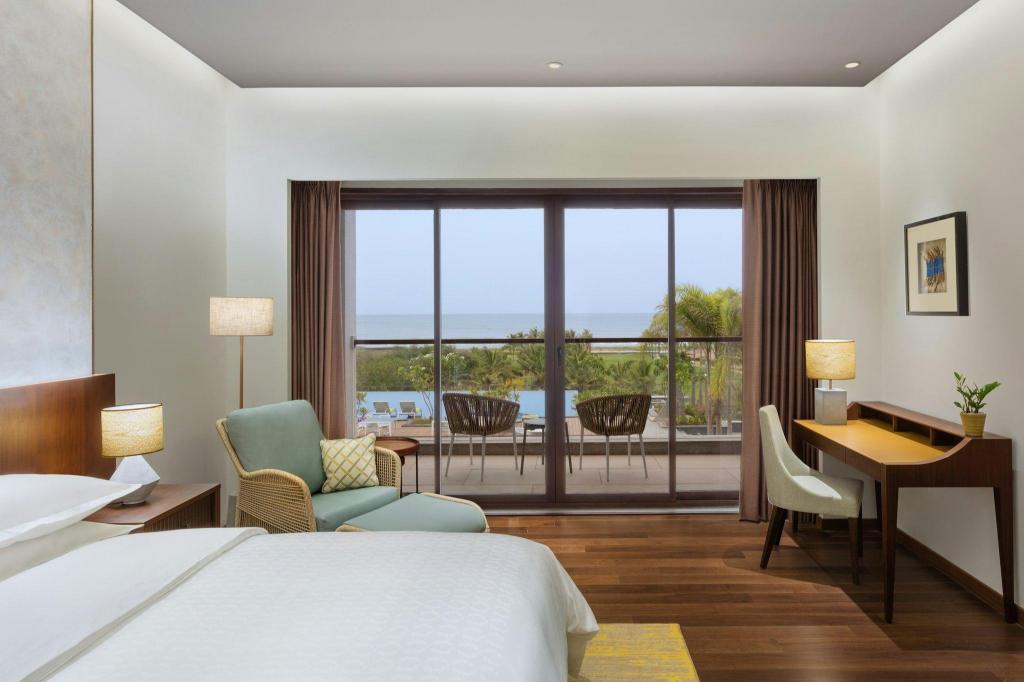 Guest Room, King Bed, Sea View, Top Floor