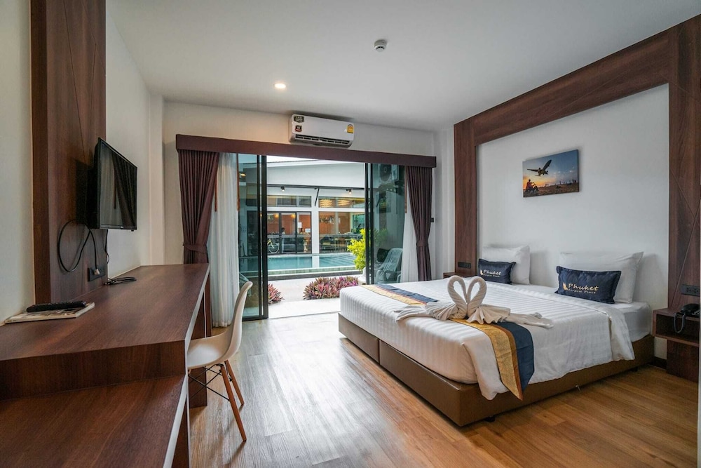 Deluxe, Double Bed, Pool Access